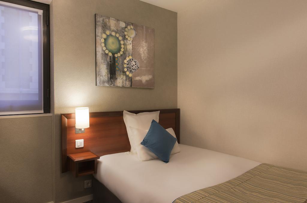 Hotel Izzy Issy-les-Moulineaux Eksteriør bilde